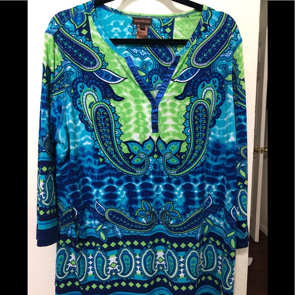 1X Multiples top, beautiful vibrant colors